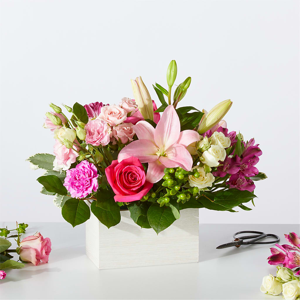 Sweetberry Box – A Florist Original – MARILYN'S FLOWERS & GIFTS, Camden TN
