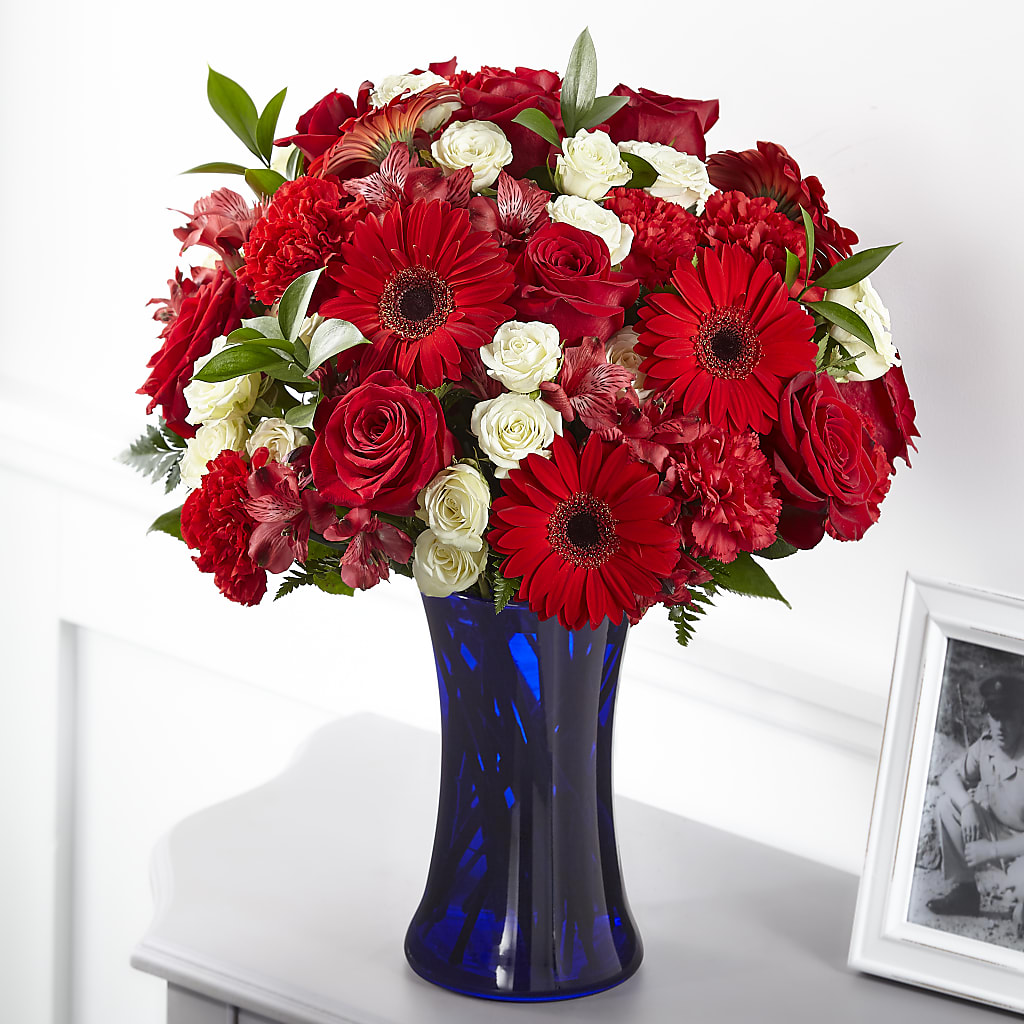 Hearts Embrace Bouquet – MARILYN'S FLOWERS & GIFTS, Camden TN