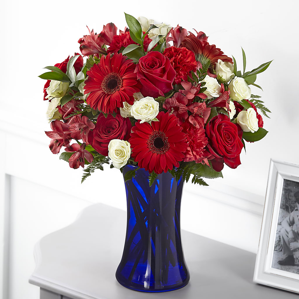 Hearts Embrace Bouquet – MARILYN'S FLOWERS & GIFTS, Camden TN
