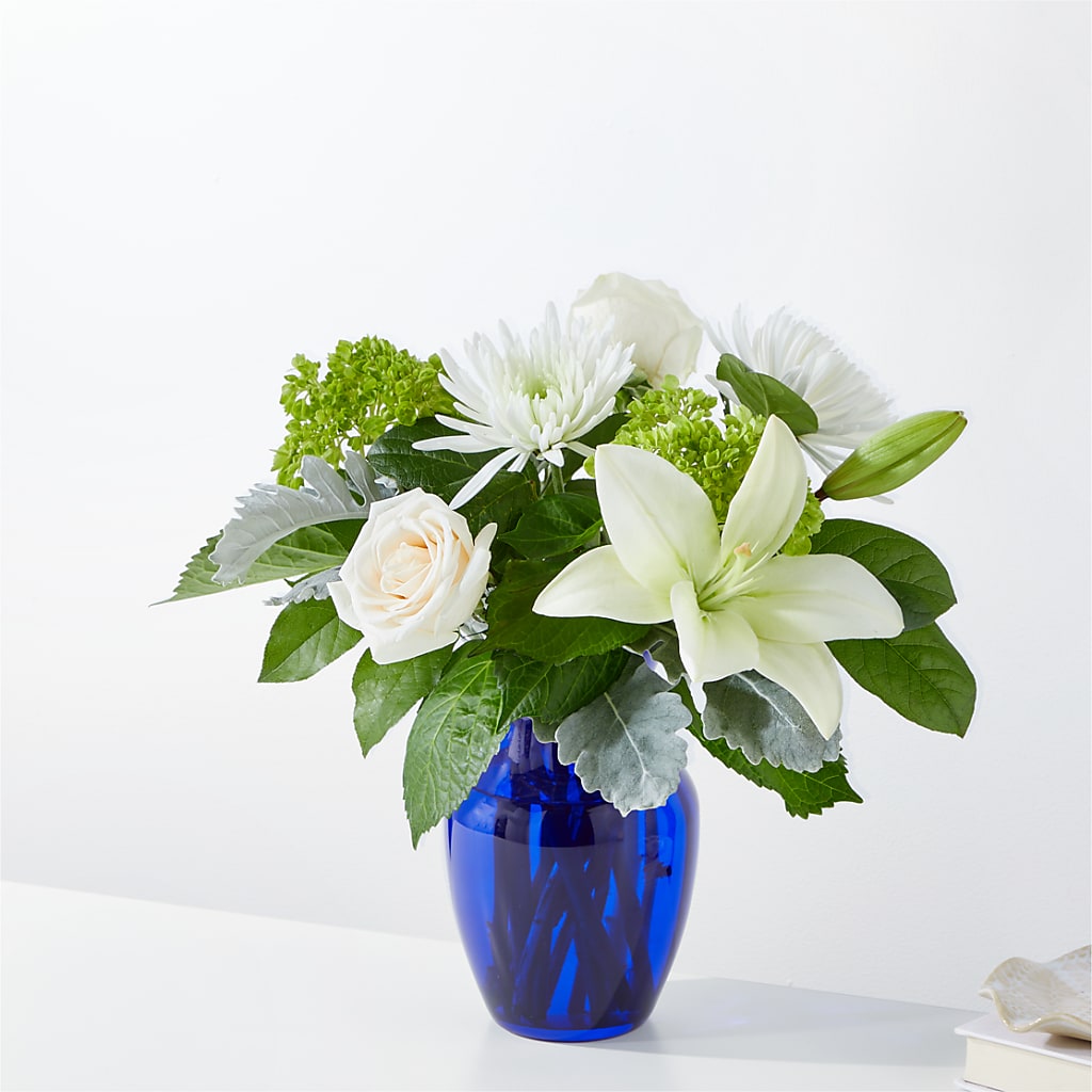 Snowy Dreams Bouquet – MARILYN'S FLOWERS & GIFTS, Camden TN