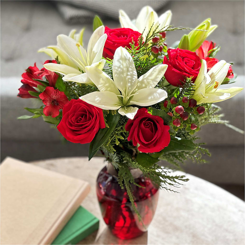 Evergreen Delight Bouquet – MARILYN'S FLOWERS & GIFTS, Camden TN