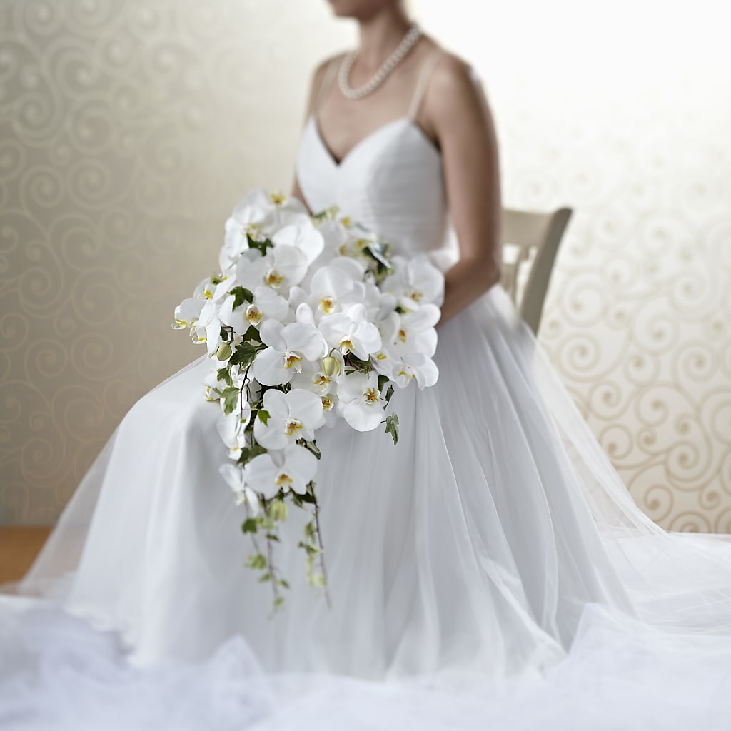Classic White Bouquet – MARILYN'S FLOWERS & GIFTS, Camden TN