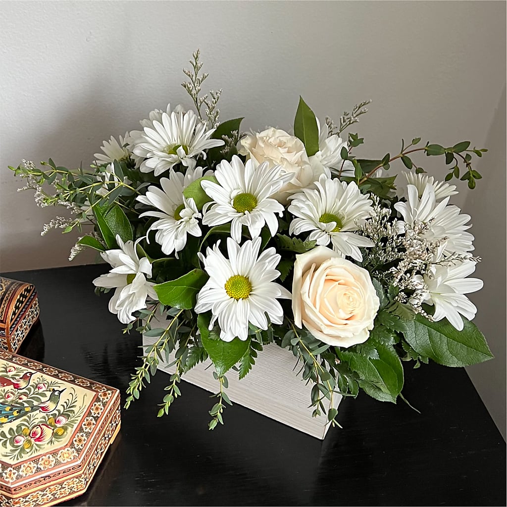Fresh Linen Box Bouquet – MARILYN'S FLOWERS & GIFTS, Camden TN