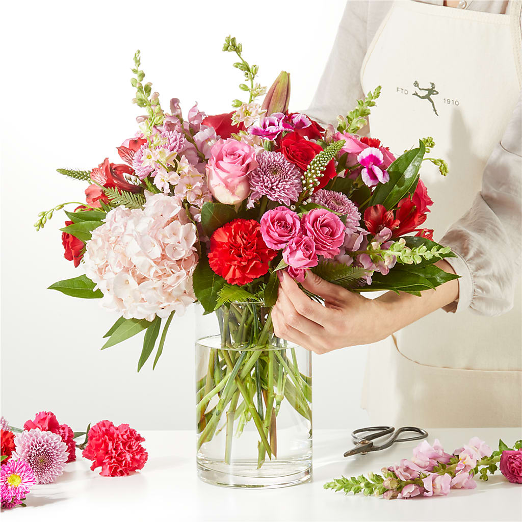 Swooning Over You - A Luxury Florist Original – MARILYN'S FLOWERS & GIFTS, Camden TN