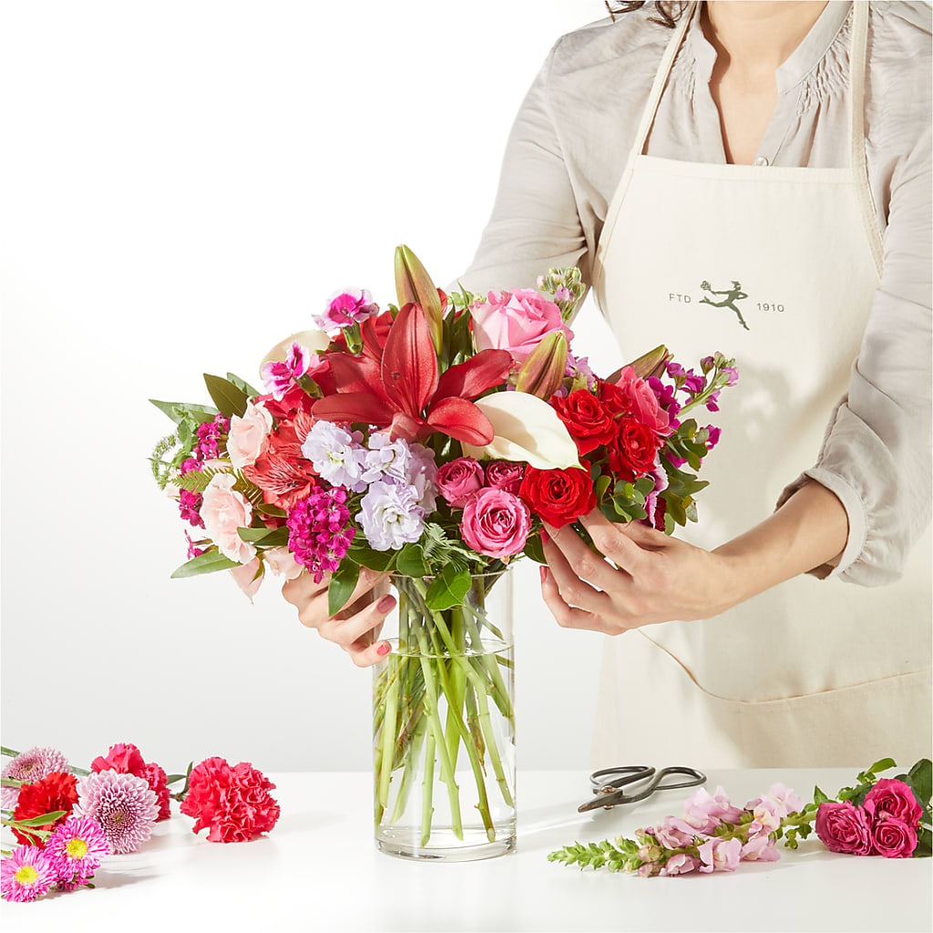 Swooning Over You - A Luxury Florist Original – MARILYN'S FLOWERS & GIFTS, Camden TN