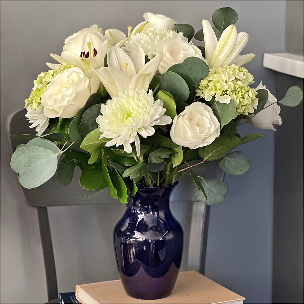 Snowy Dreams Bouquet – MARILYN'S FLOWERS & GIFTS, Camden TN